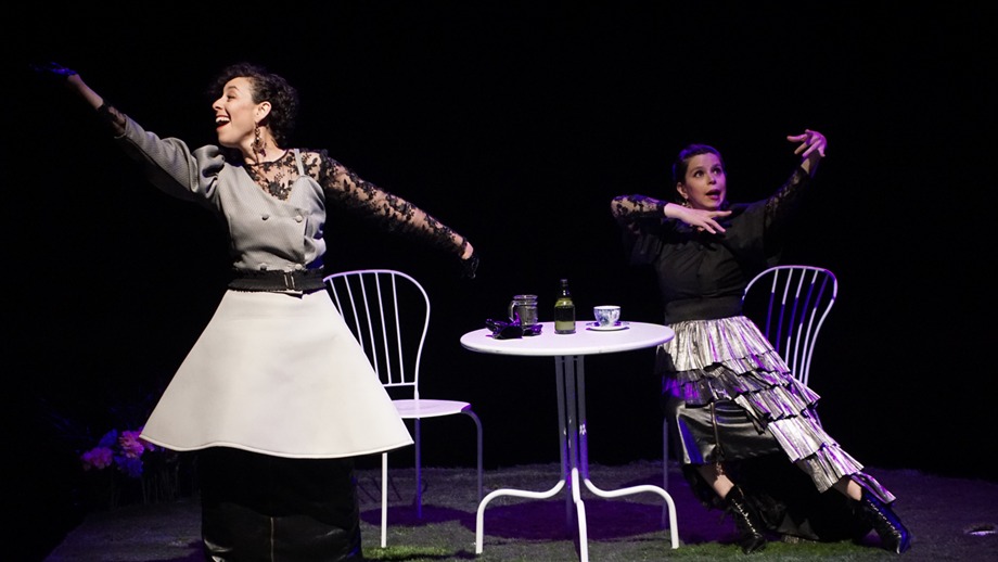 "Elenco de ‘La más fuerte’ en Teatro Trashumantes".