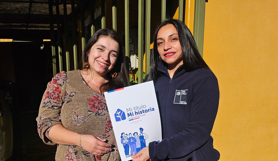 Bienes Nacionales entrega títulos a madres en La Araucanía