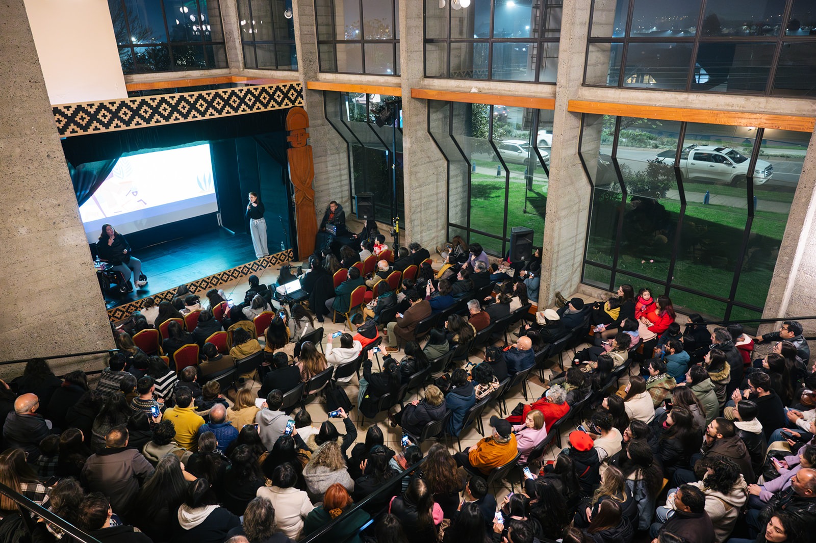 Foto: lanzamiento Araucanía en 100 Palabras. Créditos: Estudio Agape