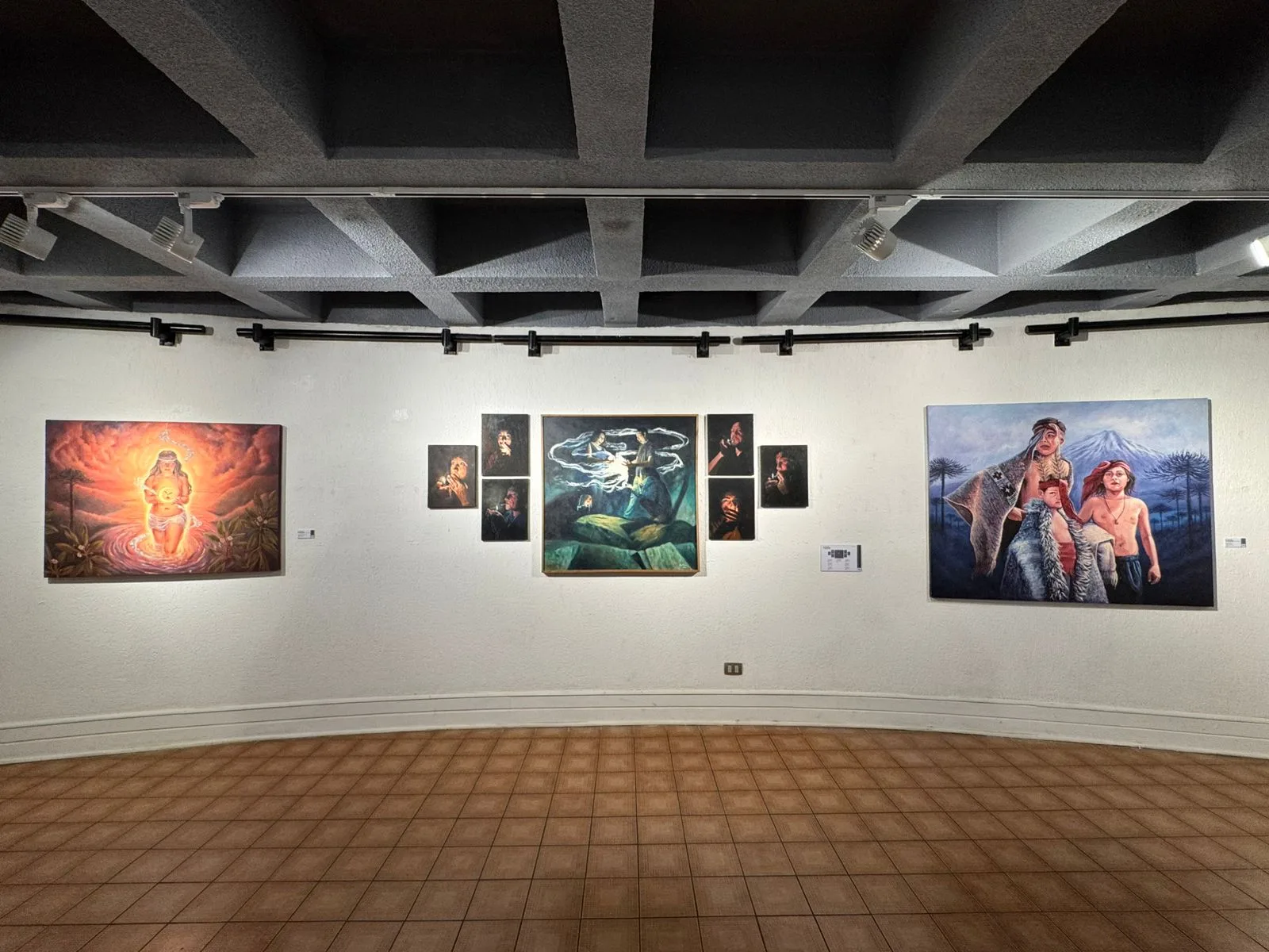 Jóvenes artistas exponen la muestra “Lo que nos habita” en la Galería de Arte de la plaza Aníbal Pinto