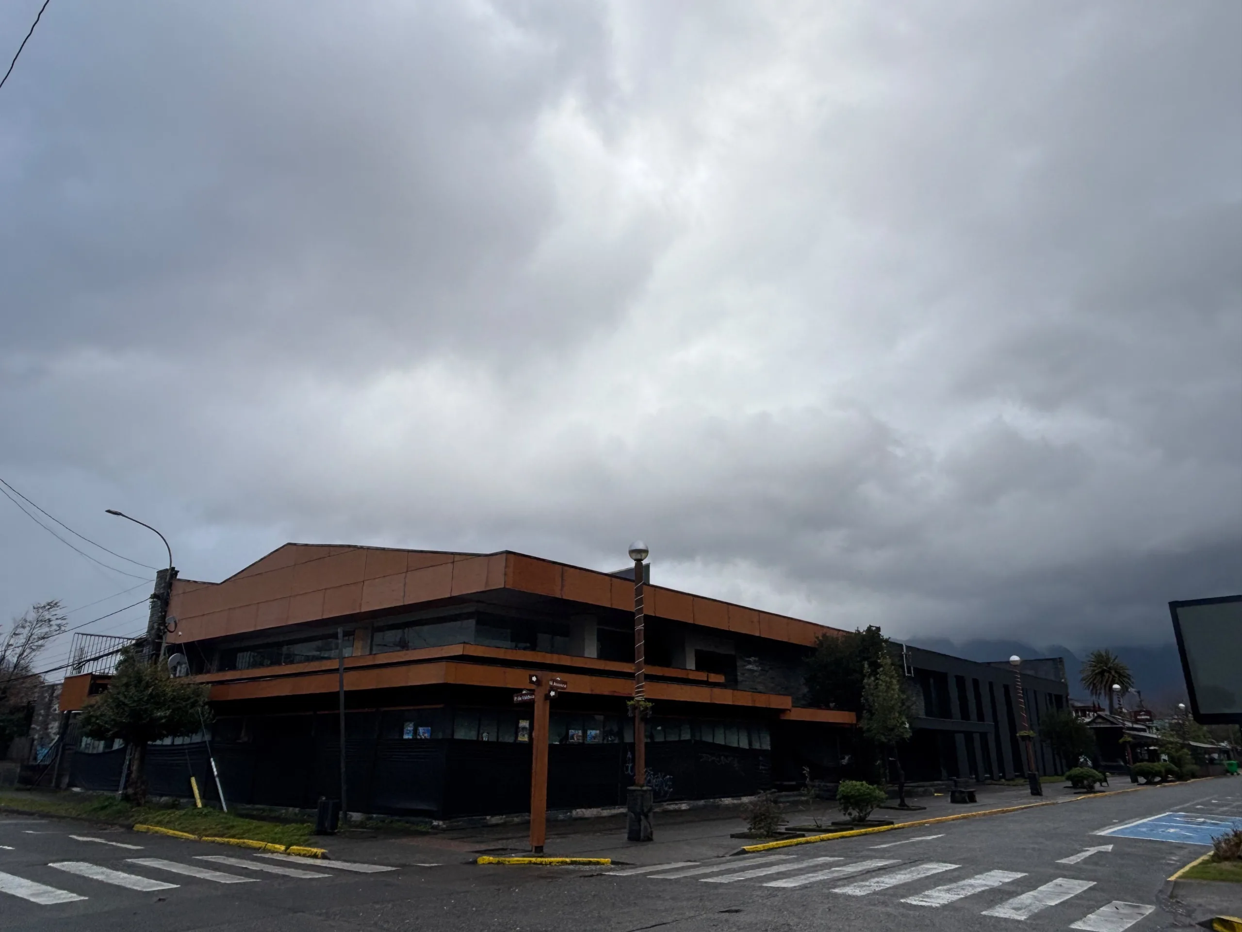 Municipalidad de Pucón fija postura ante eventual instalación de un «Mall Chino» en pleno centro de la comuna