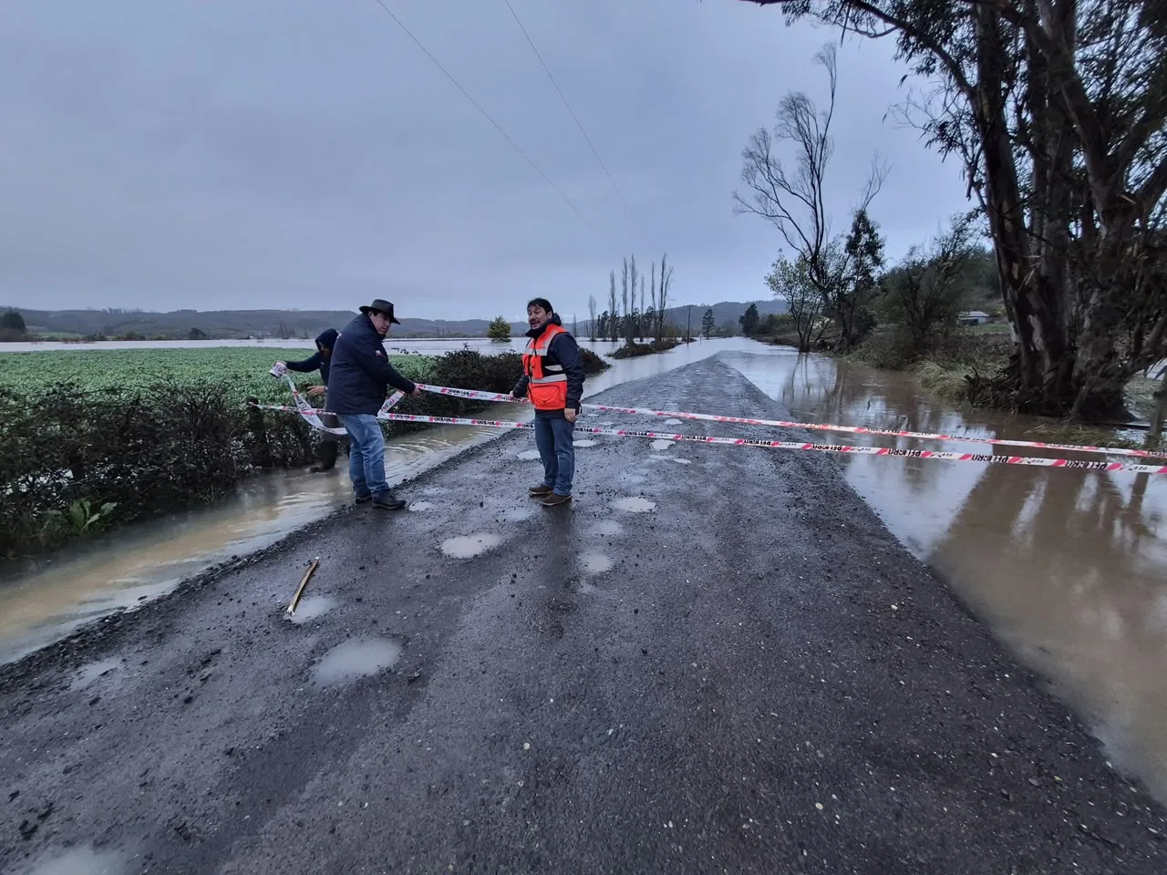 Seremi de Gobierno y alcalde de Galvarino recorren zonas afectadas por el sistema frontal