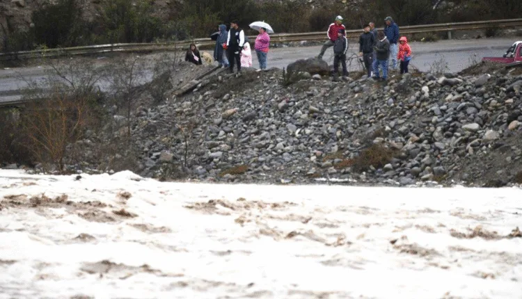 Sistema frontal obliga a evacuar sectores del Maule, Biobío y La Araucanía: Senapred declara Alerta Roja por riesgo de desbordes