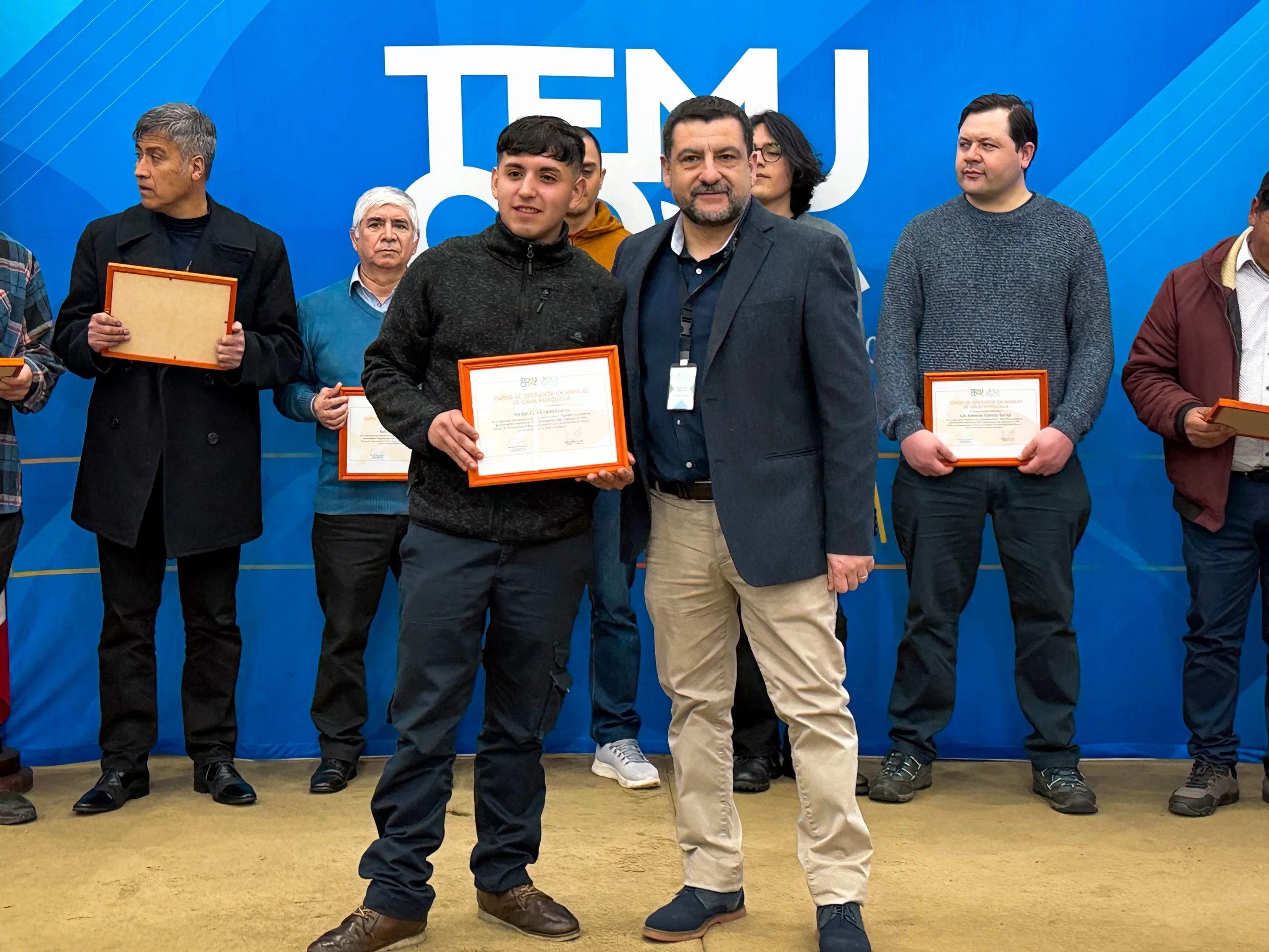 Temuco abre nuevas oportunidades laborales: 27 personas se certifican en grúa horquilla