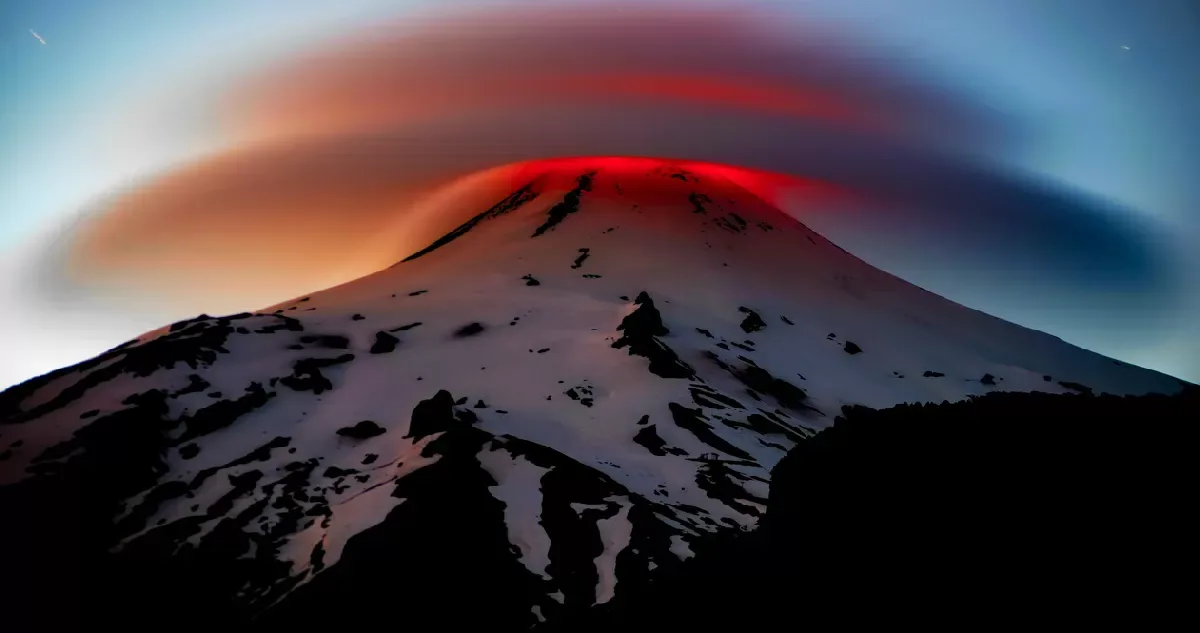 Sernageomin declara Alerta Amarilla para el volcán Villarrica por ascenso del lago de lava