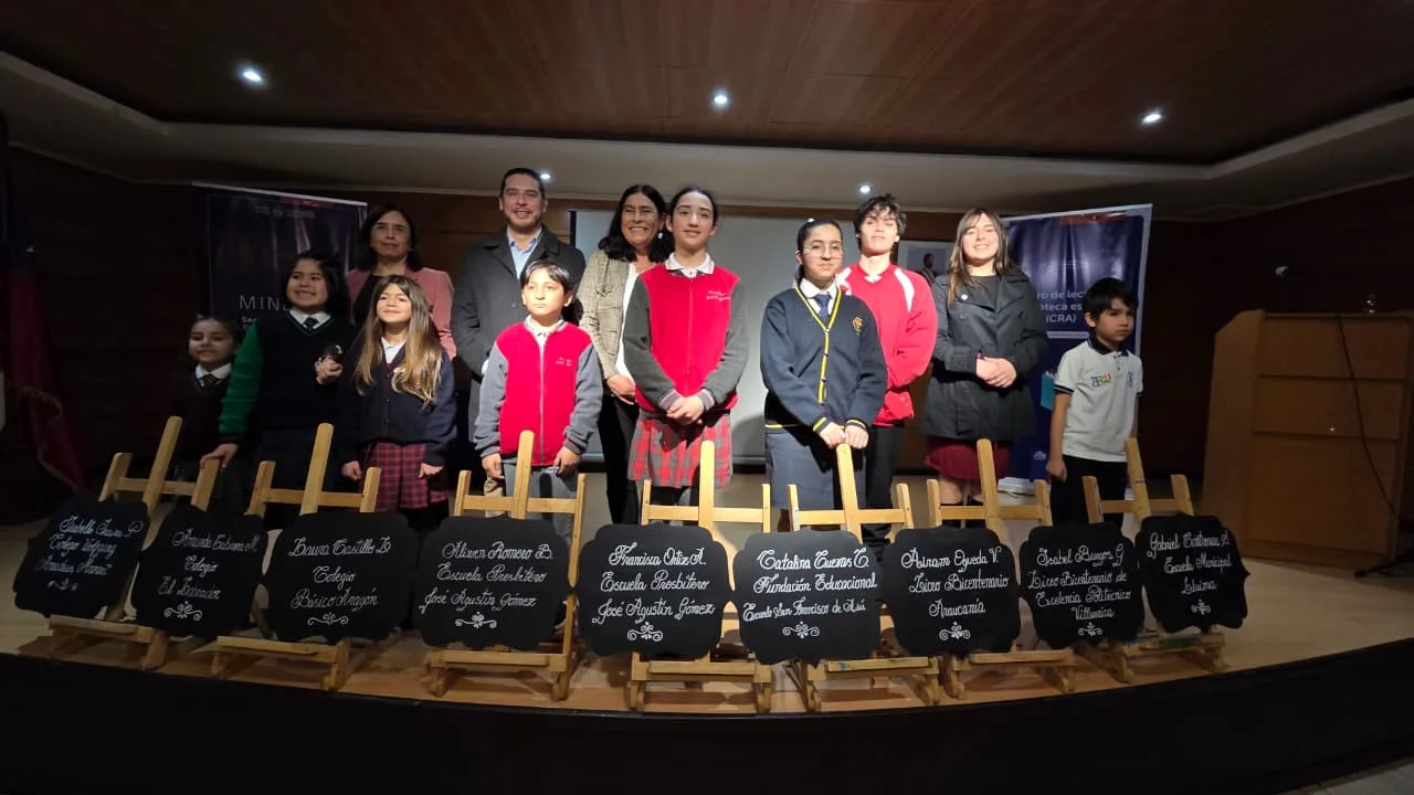 Nueve estudiantes de La Araucanía reciben reconocimiento en certamen nacional de fomento lector