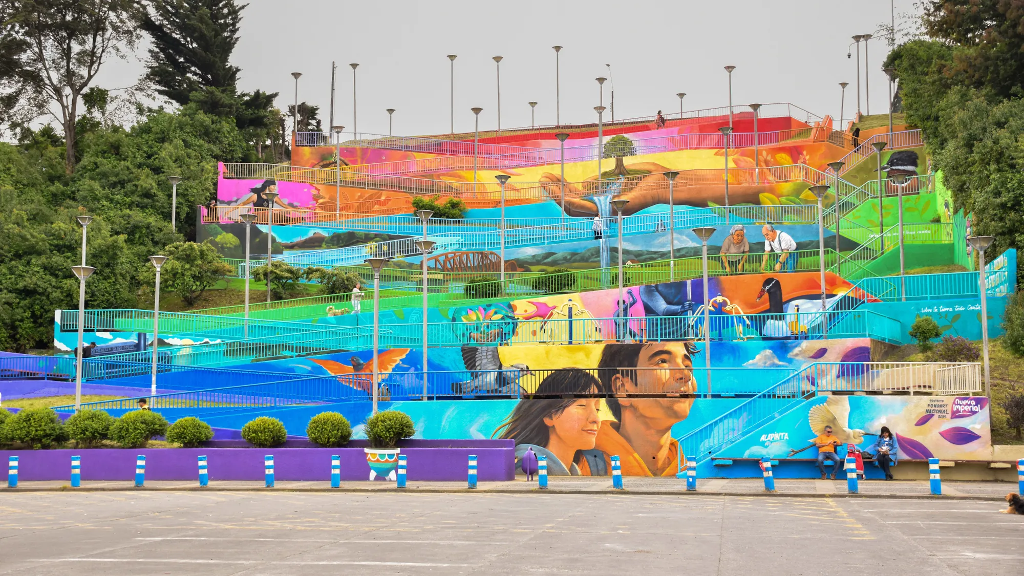 Alapinta colorea la memoria de Nueva Imperial con un mural que une arte, historia y comunidad
