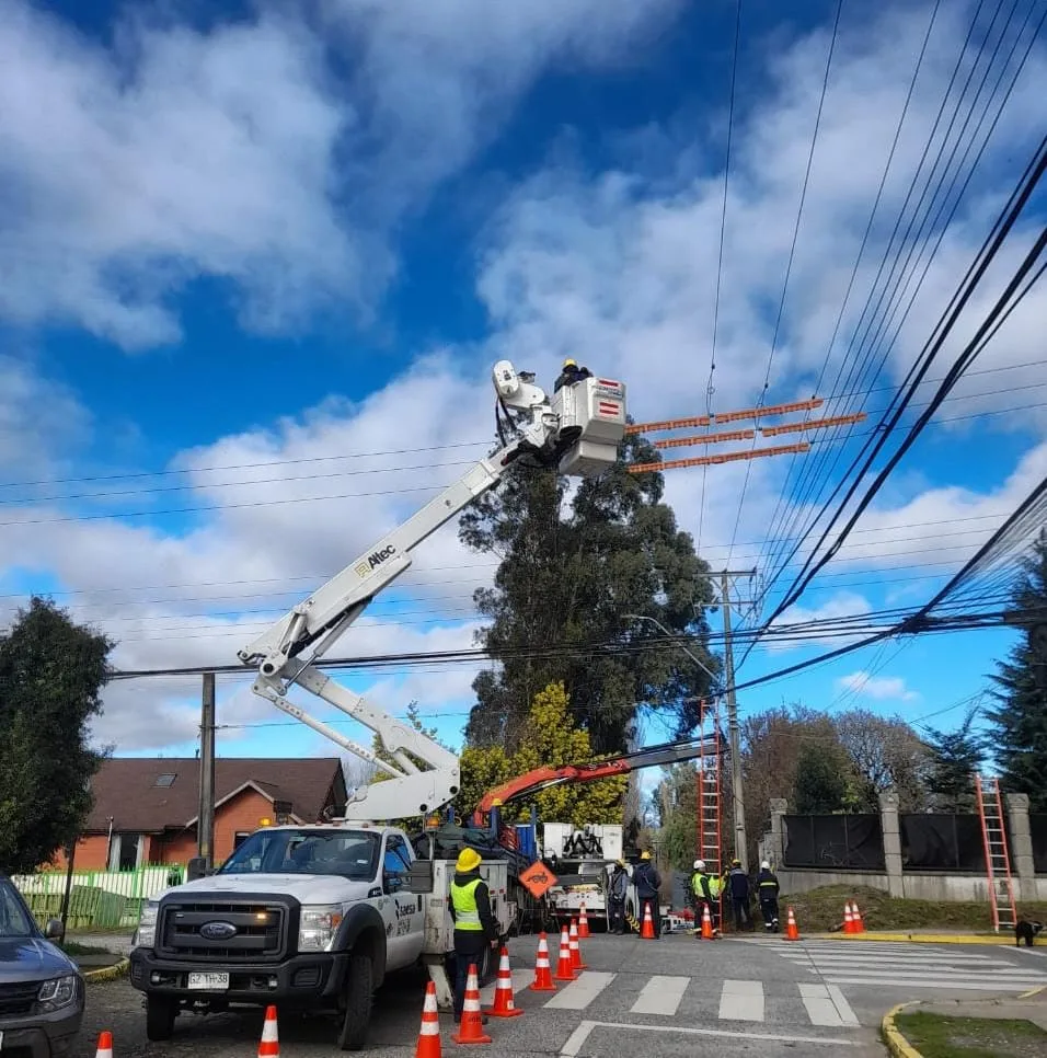 Saesa realizará este jueves trabajos para fortalecer la calidad del servicio eléctrico a sus clientes en la comuna de Los Lagos