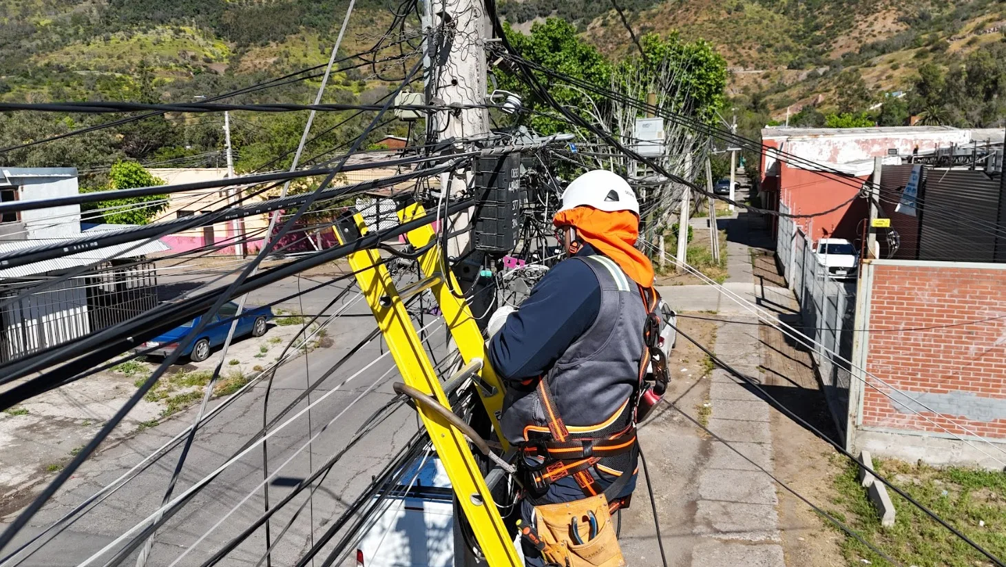 Técnico en telecomunicaciones: una carrera que conecta a Chile y ofrece alta empleabilidad 