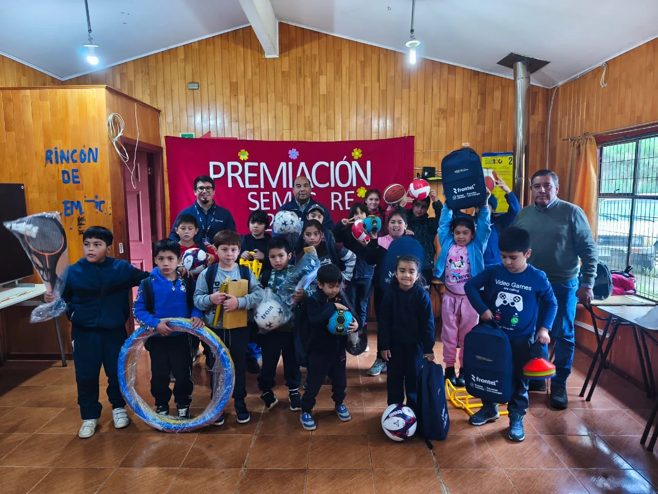 Comunidad educativa de Collipulli y Ercilla fortalece su equipamiento gracias al programa “Escuelas con Energía” de Frontel