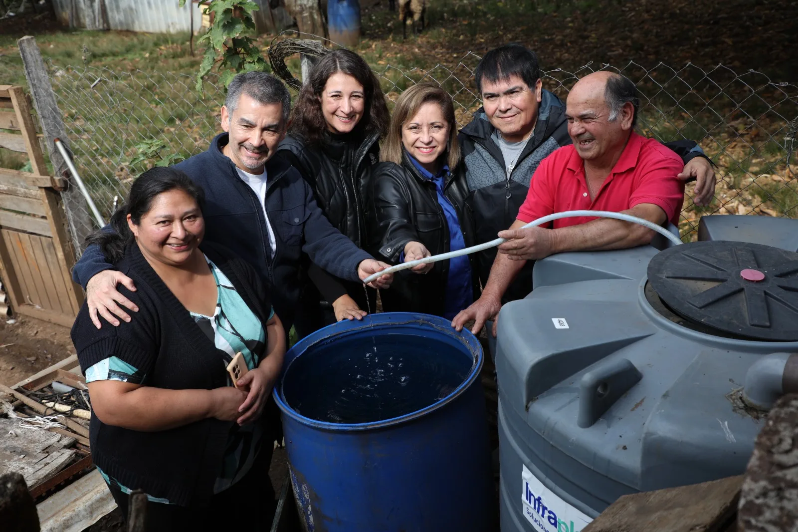 Familias de Padre Las Casas implementan sistemas de recolección de aguas lluvias gracias a proyecto ambiental