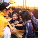 Niños de La Araucanía plantaron árboles melíferos en conmemoración del Día Mundial de las Abejas