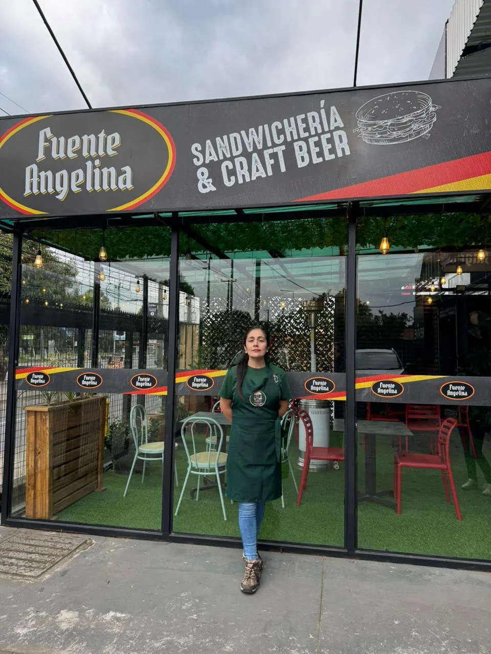 De regalar 30 completos a levantar una bandera por las mujeres: la historia social detrás de Fuente Angelina en Los Ángeles
