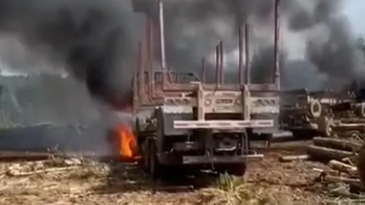 Sujetos armados queman dos camiones en atentado en fundo de Victoria
