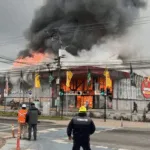 Gran incendio destruye supermercado en Padre Las Casas: humo fue visible desde distintos puntos de Temuco