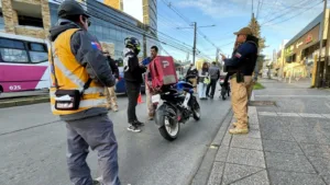 Fiscalización permitió detectar a motociclistas que trabajaban ilegalmente como delivery en Temuco