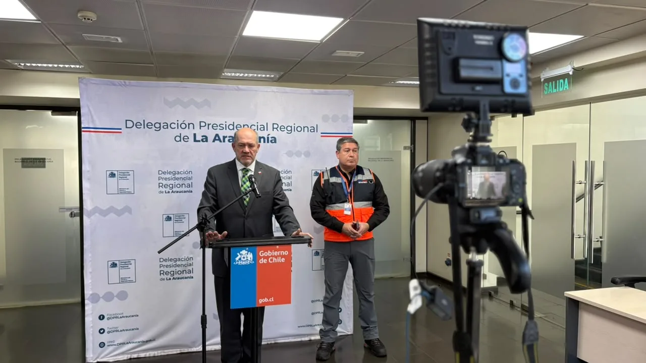 Delegado Ljubetic despliega a Seremis por emergencia en La Araucanía: Pucón queda con Alerta Roja