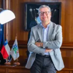 Roberto Neira irrumpe en medición nacional de alcaldes y se instala entre las figuras municipales con mayor exposición fuera de Santiago
