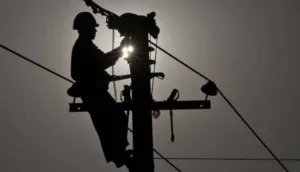 Ráfagas de viento dejan más de 32 mil clientes sin electricidad en La Araucanía