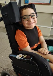 “Todos por Santi”: campaña solidaria busca reunir $100 millones para salvar la vida de niño de 5 años