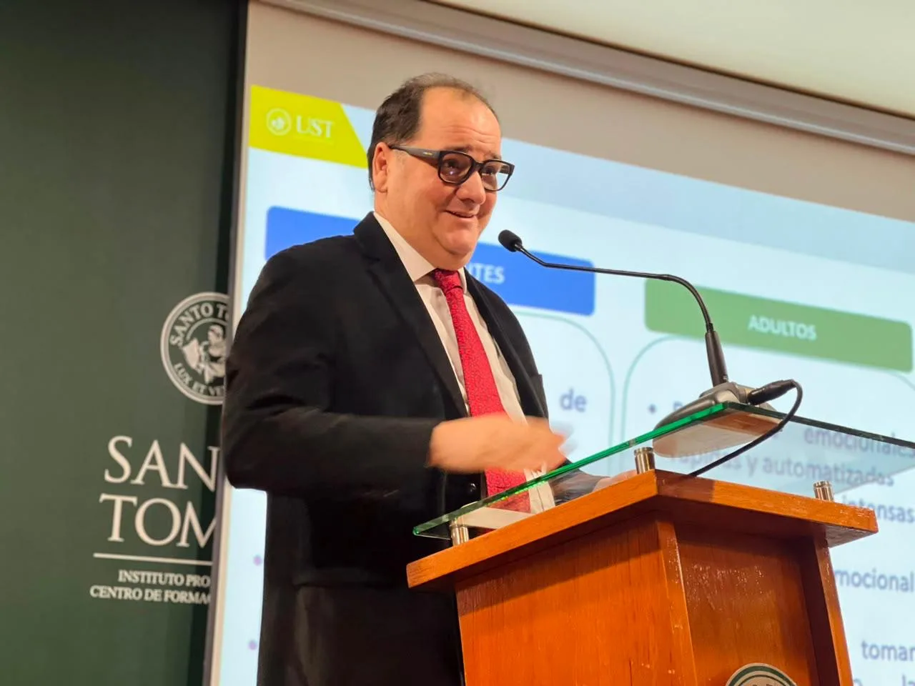 Académico de Universidad Santo Tomás Temuco lidera edición internacional sobre estimulación cerebral profunda
