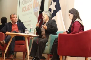 Jeannette Jara acusa “agenda encubierta” contra los trabajadores: “Es expropiarle las horas extra”