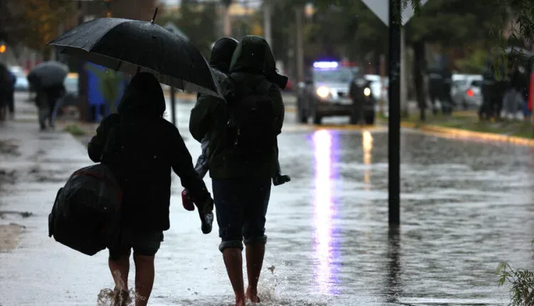 Senapred advierte que lluvias continuarán durante el fin de semana y alerta por posible desarrollo tornádico en La Araucanía