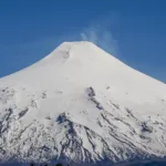 Sernageomin reporta emisión de piroclastos en el volcán Villarrica y mantiene alerta verde