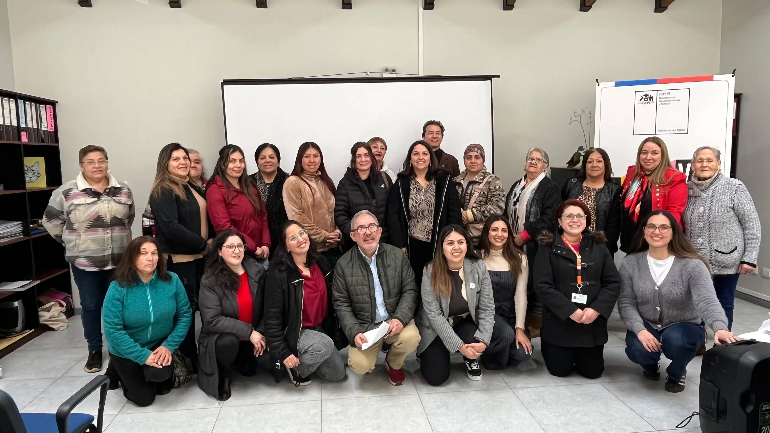 Cien mujeres cuidadoras de La Araucanía se capacitarán en habilidades digitales para emprender