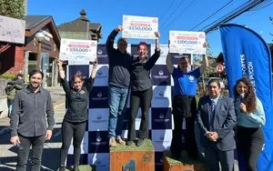 Garzones de Pucón se tomaron las calles con tradicional carrera dieciochera