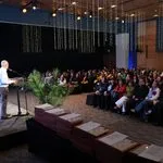 300 mujeres de Temuco y Padre Las Casas reciben certificación en cursos de estética