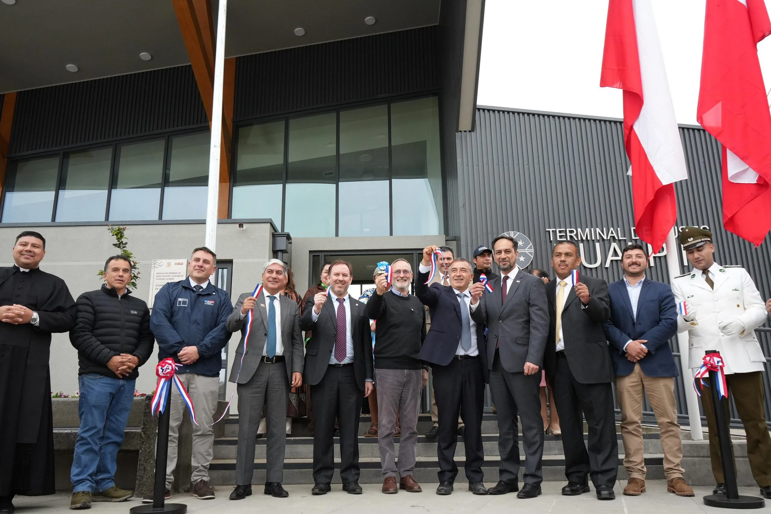 Nuevo Terminal de Buses de Hualpín fortalece conectividad de la zona costera beneficiando a más de 4 mil personas tras inversión del GORE