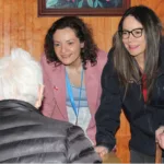 Gobierno coordina reubicación de dos personas mayores sobrevivientes de incendio en Pitrufquén