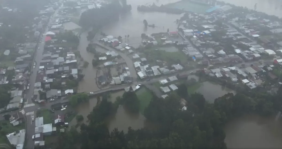 Trovolhue queda bajo el agua tras desborde de ríos y sistema frontal en La Araucanía