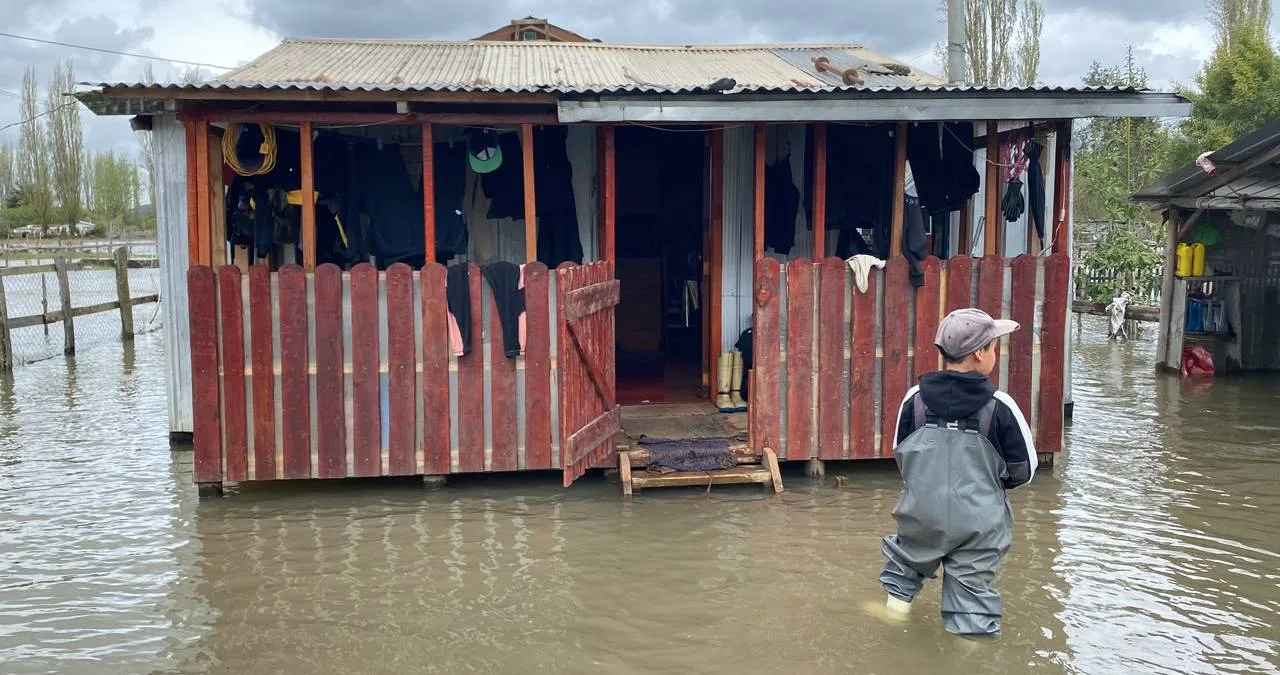 Vecinos evacuados, personas aisladas y viviendas anegadas: desborde de ríos golpea a Teodoro Schmidt