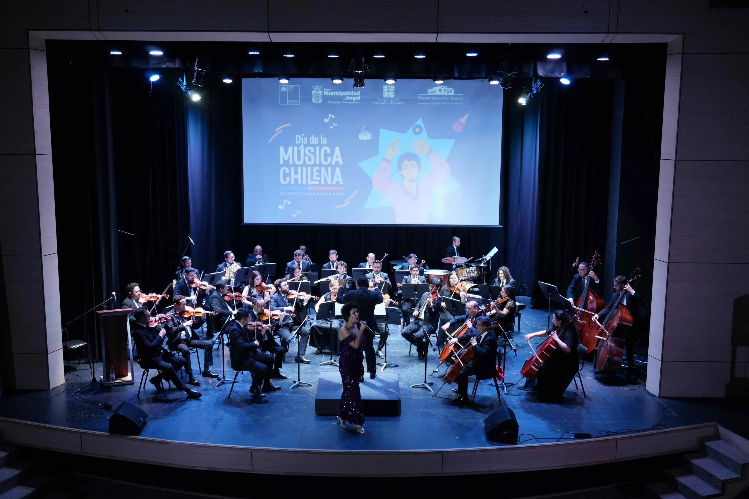 Teatro Municipal de Angol reunió a 400 personas en emotivo homenaje a la música chilena