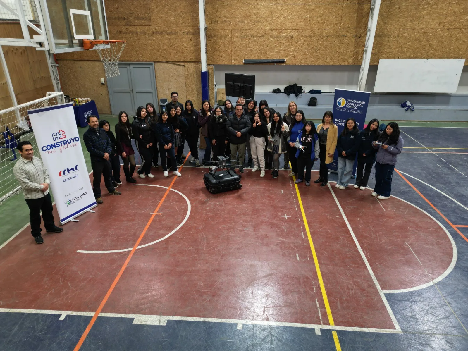 Alumnas TP de La Araucanía se capacitan en el uso de drones aplicados a la construcción