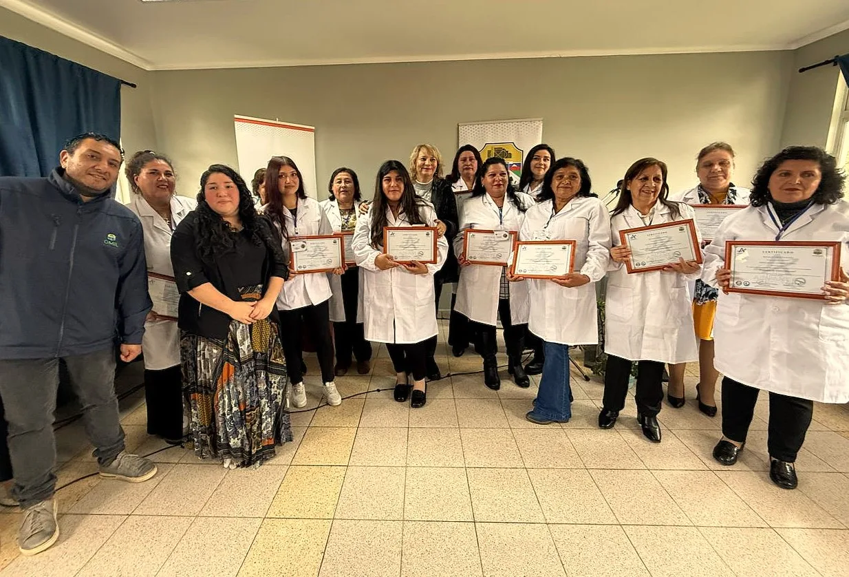 Pitrufquén certifica a 45 vecinos en cursos de capacitación laboral