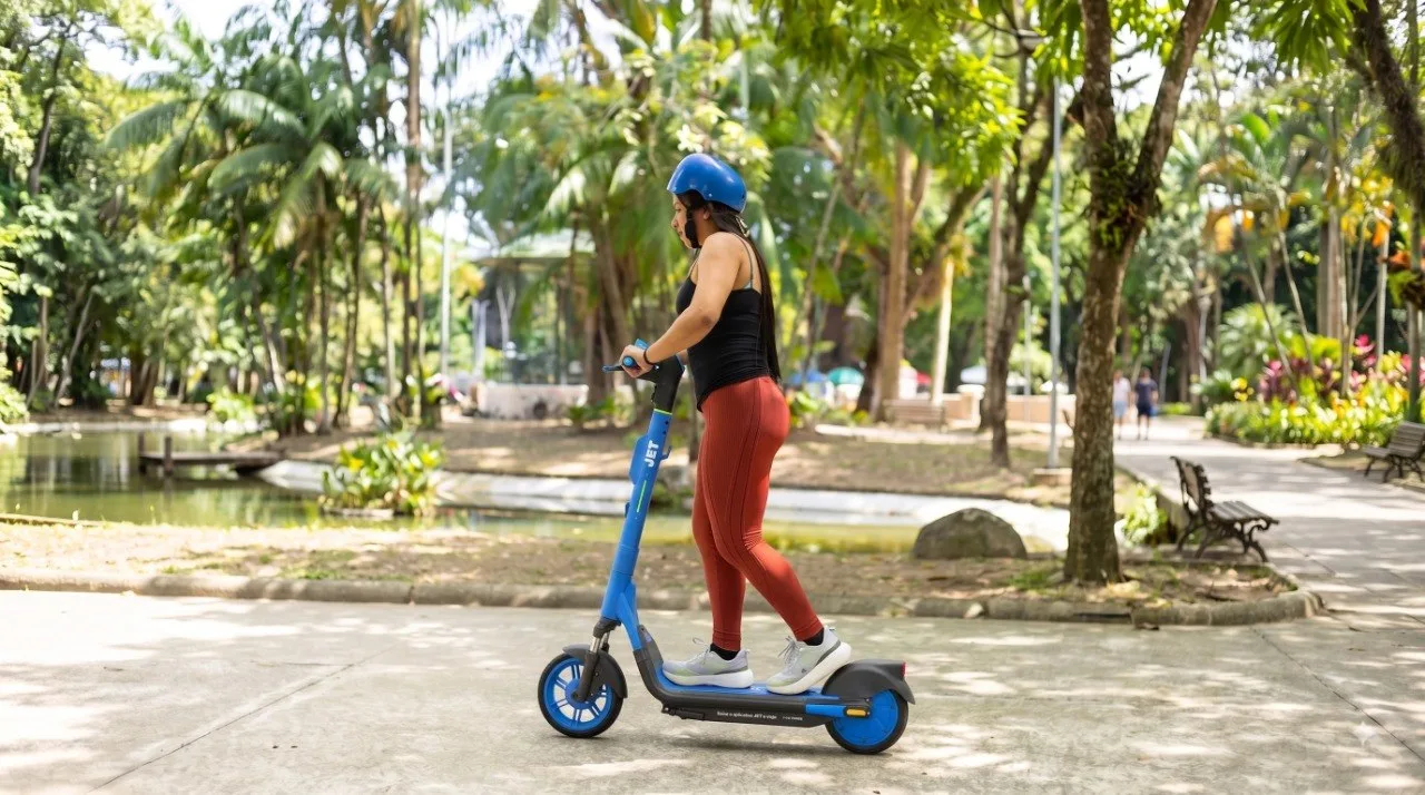 JET destaca aporte de scooters eléctricos durante Semana Mundial sin Auto y pone foco en seguridad