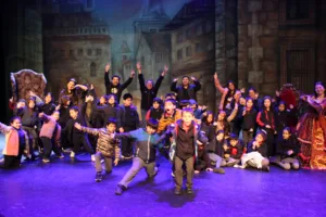 Teatro Municipal de Temuco acerca la cultura a estudiantes con visitas guiadas