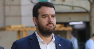 CDE se querella contra exgobernador Luciano Rivas por 10 delitos de fraude al Fisco en caso Convenios