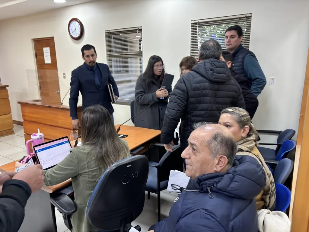 Querella de Globalconnect contra concejales: Armin Avilés se disculpa y sale de la causa