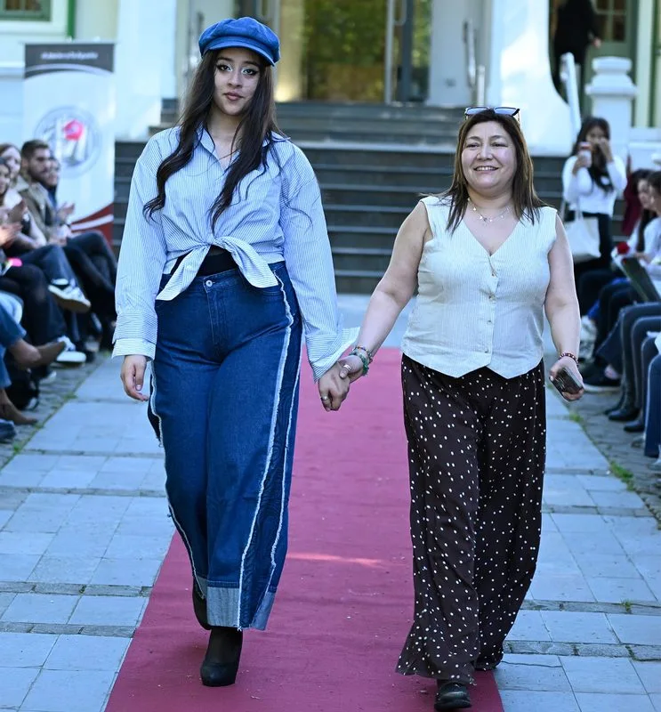 Moda sustentable: estudiantes de Temuco presentaron diseños con materiales reutilizados